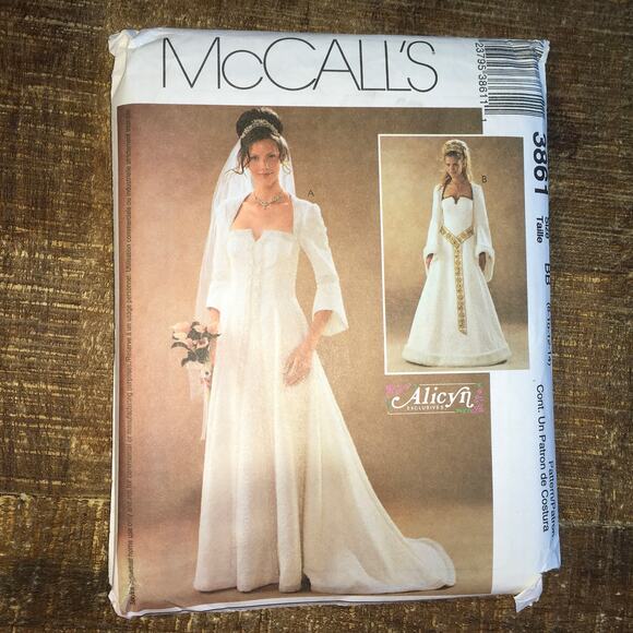 McCalls Sewing Pattern 3861 Misses Renaissance Wedding Dress Alicyn 8-14 UNCUT - Picture 1 of 2